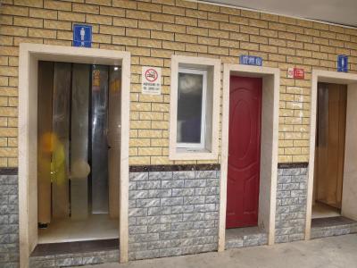 【报道追踪】多部门共同发力 城区公厕“焕新颜”