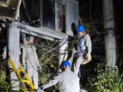 邮政公变“零点换柜”