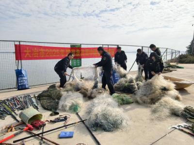 我市集中销毁一批禁用渔具