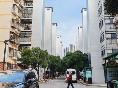 从爬128级台阶到“刷脸”回家 铜草花园小区进入“电梯时代”