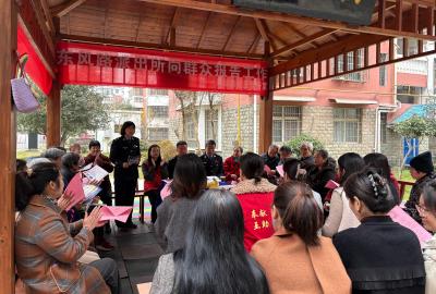 东风路派出所：进社区向群众报告工作