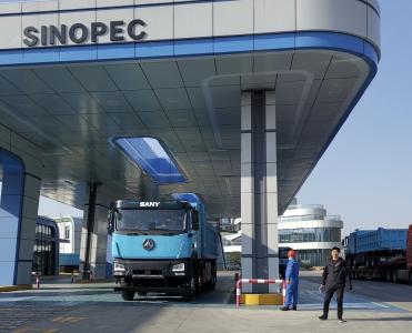 【图片新闻】11辆氢能重卡投用