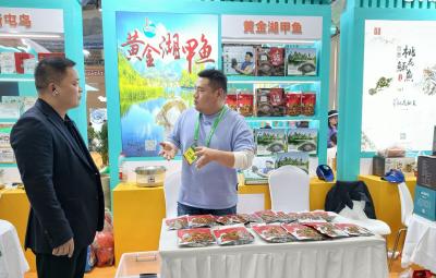 黄金湖甲鱼“游”进省农博会引热捧