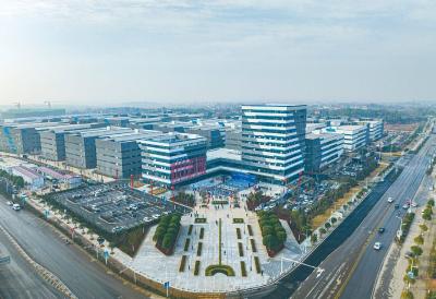 【聚焦支点建设·聚力五大攻坚 工业振兴】聚链成群 蓄势腾飞 大冶湖高新区打造光电子信息产业新高地