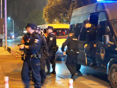 市公安局突击清查娱乐场所