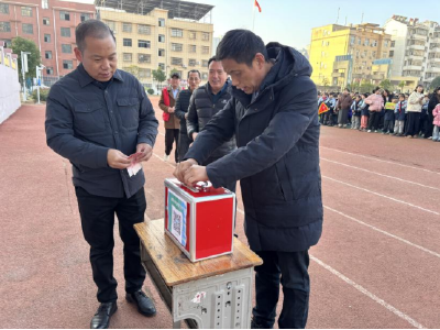 【图片新闻】爱心捐款