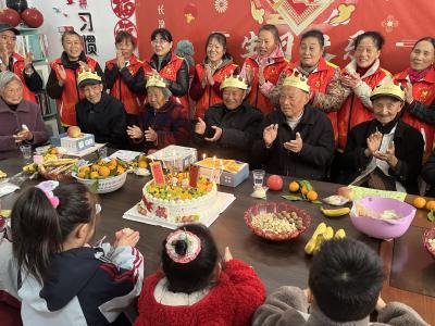 一场生日会让邻里“一家亲”