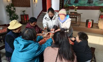 古村粥香暖 上冯“有戏”贺腊八