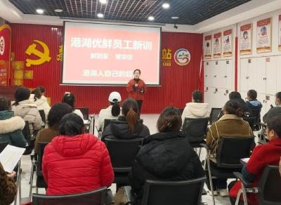 顾家赚钱两不误 村里开课助上岗