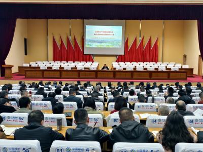 潘小进为全市科级干部轮训班作辅导报告