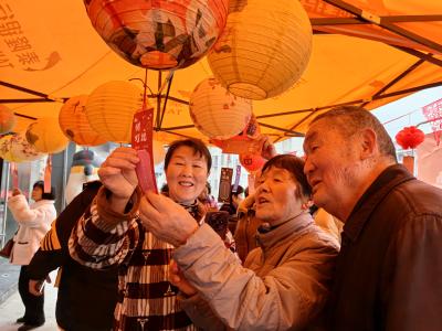 金牛镇：猜灯谜品汤圆 文明集市闹元宵