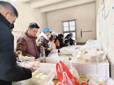 爆火的儿时味 暖暖的兄弟情 大冶四兄弟一院同心三十载