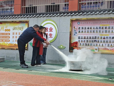 消防演练强技能 校园安全筑防线