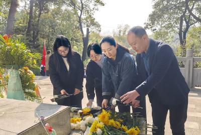 市疾控中心开展清明祭英烈活动