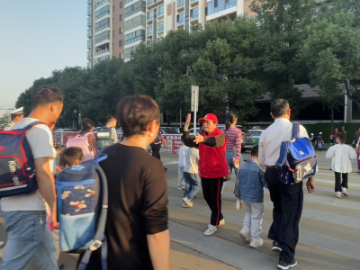 从新疆到大冶，她在这个路口站了七年