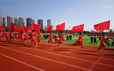放下书包 拥抱春天