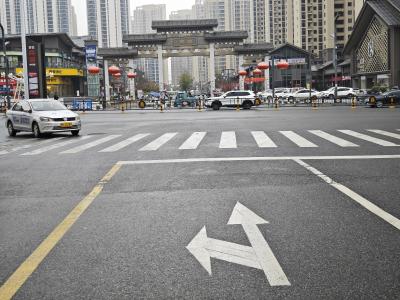 【民情直通车】道路标线“失准”  市民出行“犯难”