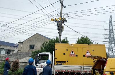 金山店供电所：创新服务模式 实现不断电作业