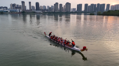 湖北大冶：71岁鼓手坐镇船头，半世纪龙舟情结薪火相传