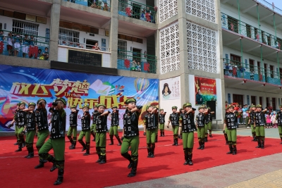宋河镇庆“六一”：爱心与童心齐飞