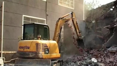 钟祥市依法拆除皇庄水厂取水点附近房屋