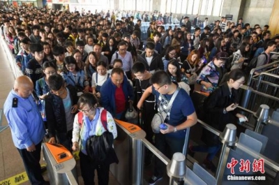 国庆长假5天中国旅游消费超4000亿元 返程高峰启动
