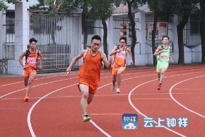 我市第十五届中学生田径运动会圆满结束