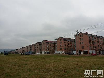 浙江百户村民刚住新居又遭拆迁