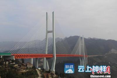 世界第一高桥跨越云贵两省 桥面至谷底约200层楼高