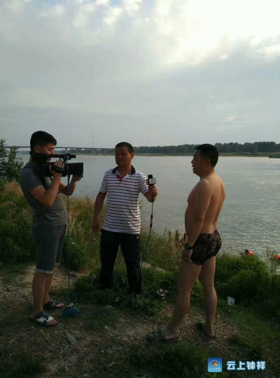 十岁少年汉江边意外落水 五旬游泳健将勇救落水者