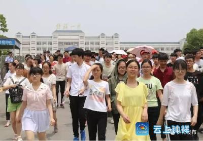 钟祥市5500余名高考考生接受人生一次重要“大考”