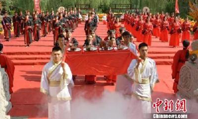 高校毕业仪式花样多 大学生如何上好“最后一课”