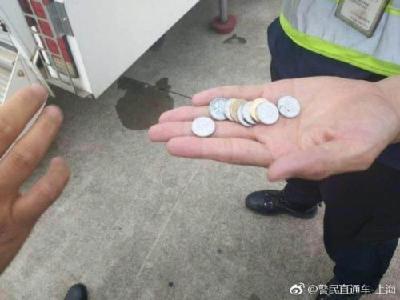 老太向飞机发动机投硬币构成违法 坐飞机这些事也不能做