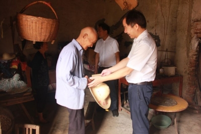 开发区领导开展“七一”走访慰问活动