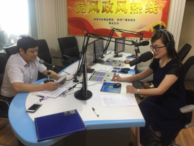 推进平安国土建设  维护社会和谐稳定 ——钟祥市国土资源局走进FM98《法治钟祥》直播间