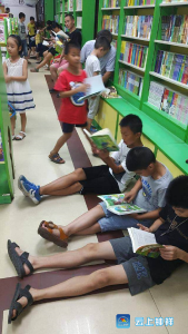 高温来袭！市民扎堆新华书店闻书香
