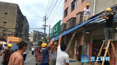 钟祥市城区89户违建钢构棚亭被集中拆除