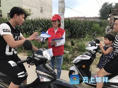 我区志愿者联合交警中队举办 “珍爱生命、平安是福” 交通主题安全宣传活动