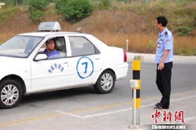 驾考新规让驾照更难拿？ 驾校：更偏重素质考核