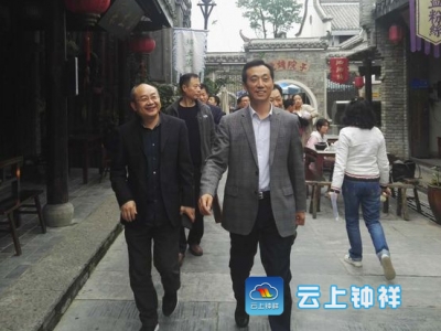 东方百货大厦董事长张兴平来钟祥考察投资项目