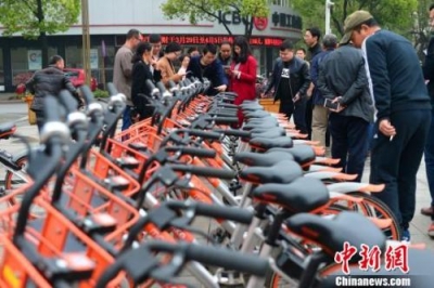 “自行车王国”重现 共享经济让国人变“潮”