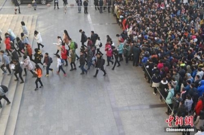 国考报名今日18时截止 400余职位仍无人报名