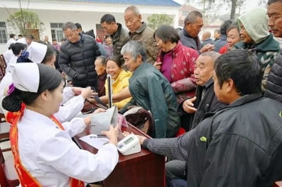 精准扶贫送健康