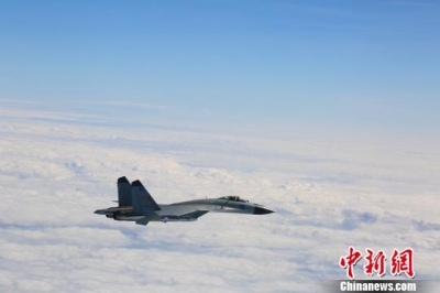 南海舰队航空兵开展远海舰机实战化对抗训练