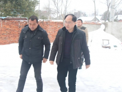 文拥军到长滩镇大兴村检查指导精准扶贫工作