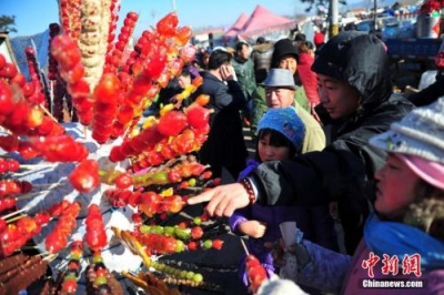 华人度春节：纸短情长归家路 照片机票解乡愁