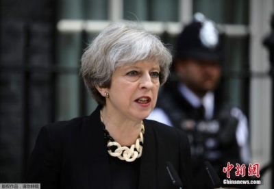 英首相赴前俄特工中毒案现场 了解案件调查进展