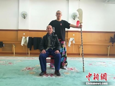 京剧名家贺春泰：京剧演的是功夫 上台需一丝不苟