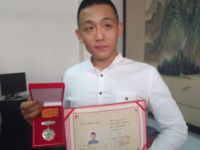 【扩散】正能量！北京西坝河浴血制伏持刀劫匪，有位钟祥小伙受表彰