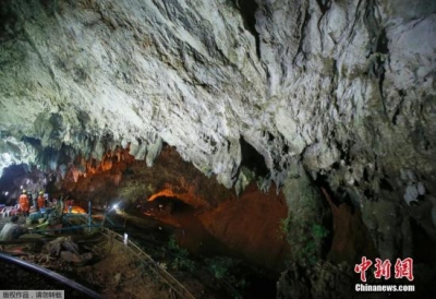 泰国少年足球队受困洞穴8天 中国专家加入搜寻行列